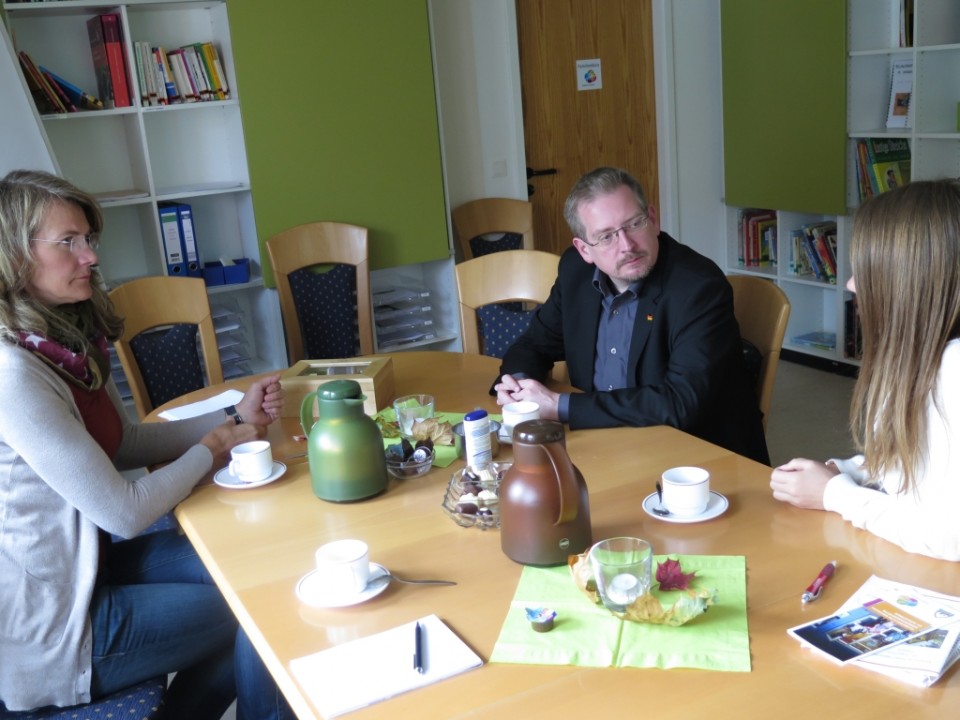 Michael Vietz im Gesprch mit den KiTa-Verantwortlichen