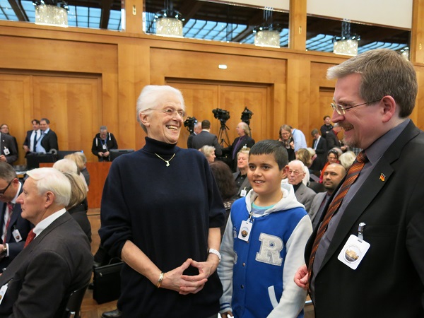 v.l.n.r. Dr. Helga Roth, Akram und Michael Vietz