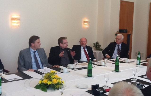 im Gespr�ch: Uwe Sch�nemann, Michael Vietz, Heinz-Hermann Blome, Dr. Hans-Gert P�ttering MdEP